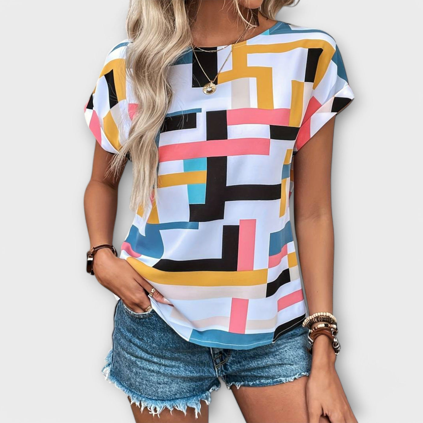 Chloe | The Perfect Short-Sleeved Blouse with Round Neck
