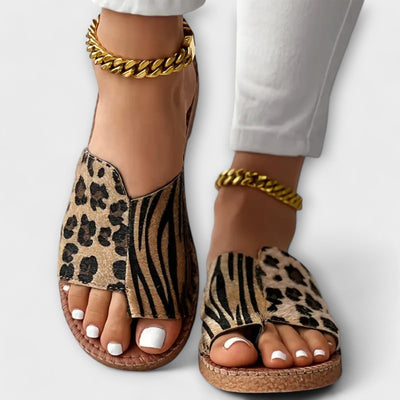 Mila | Chic Two-Tone Slippers