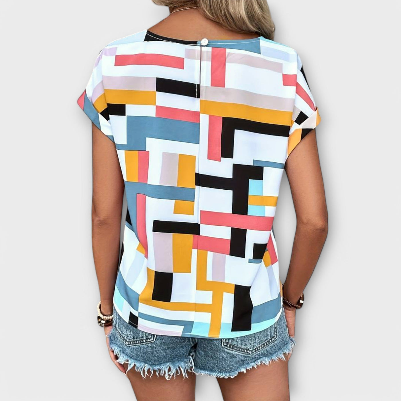 Chloe | The Perfect Short-Sleeved Blouse with Round Neck
